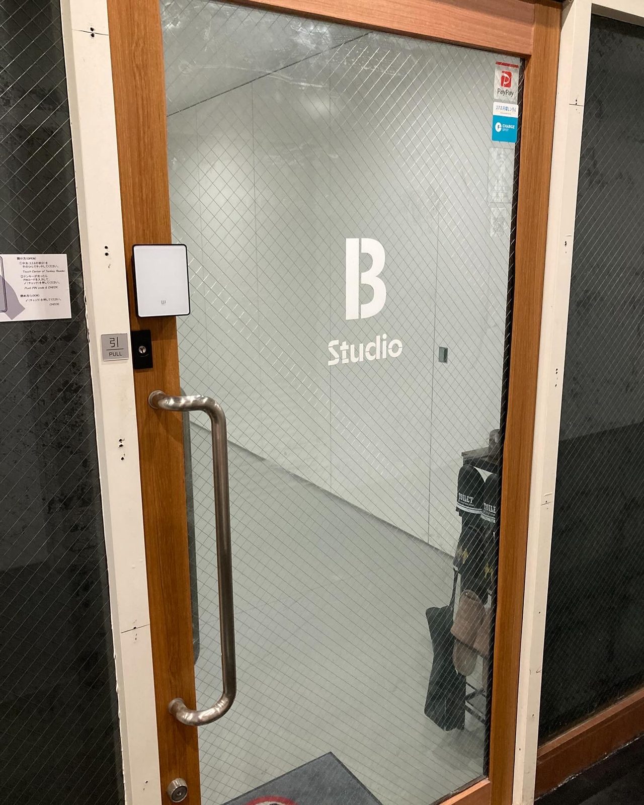B Studio - 入口ドア